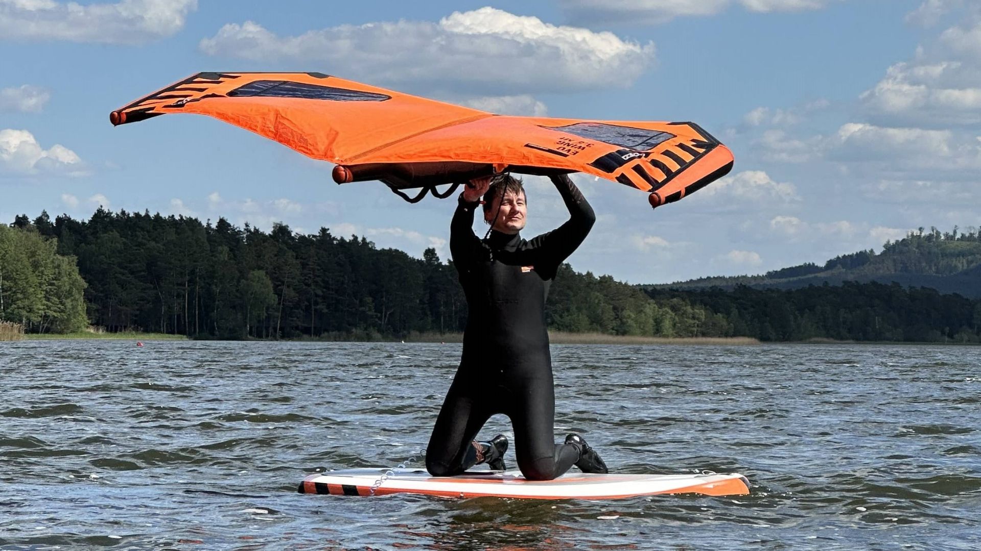8 Macháč 8.5 - wingfoiling kurz praha machovo jezero